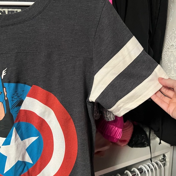 Marvel Captain America Tshirt - Picture 3 of 4